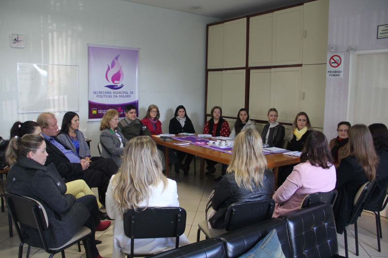 REDE DE ATENDIMENTO À MULHER EM SITUAÇÃO DE VIOLÊNCIA REALIZA REUNIÃO